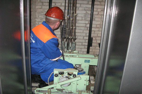 service lifturi